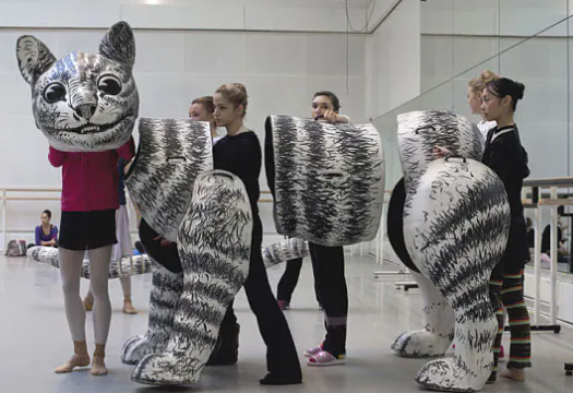 Behind the Scenes: Alice in Wonderland Ballet at the Royal Opera House